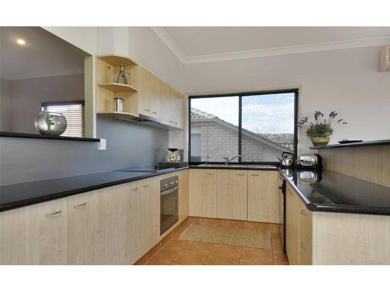 9 Manra Way, Pacific Pines QLD 4211