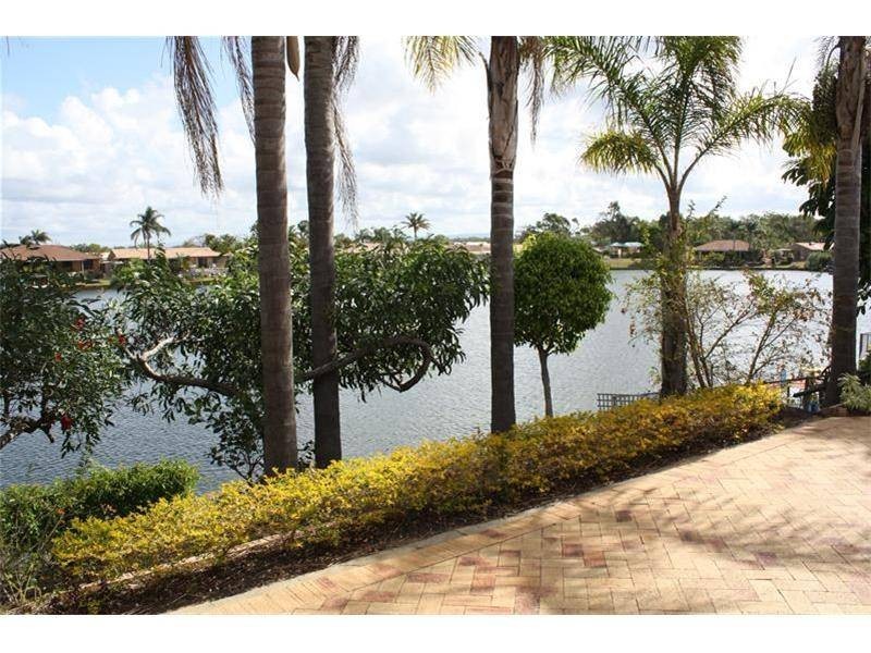 1/10 Possum Crescent, Coombabah QLD 4216