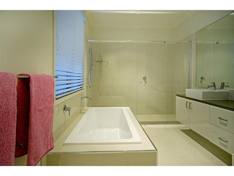 Hope Island QLD 4212