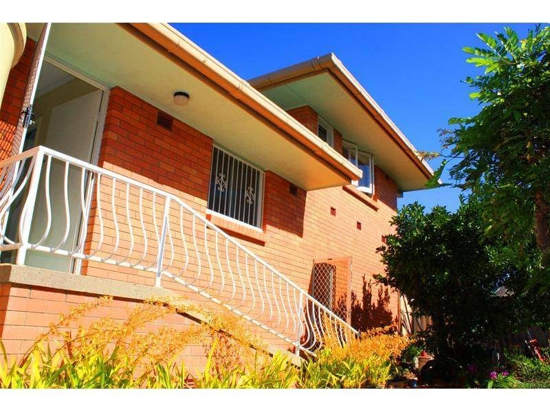 12 Helena Street, Biggera Waters QLD 4216