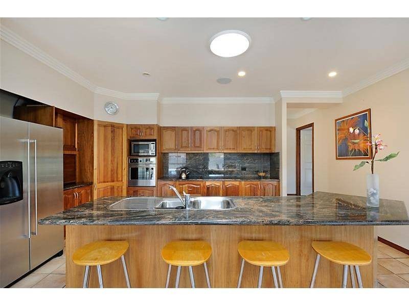 1643 Riverdale Drive, Hope Island QLD 4212