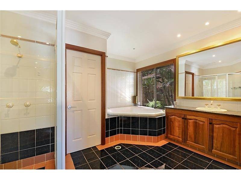 1643 Riverdale Drive, Hope Island QLD 4212