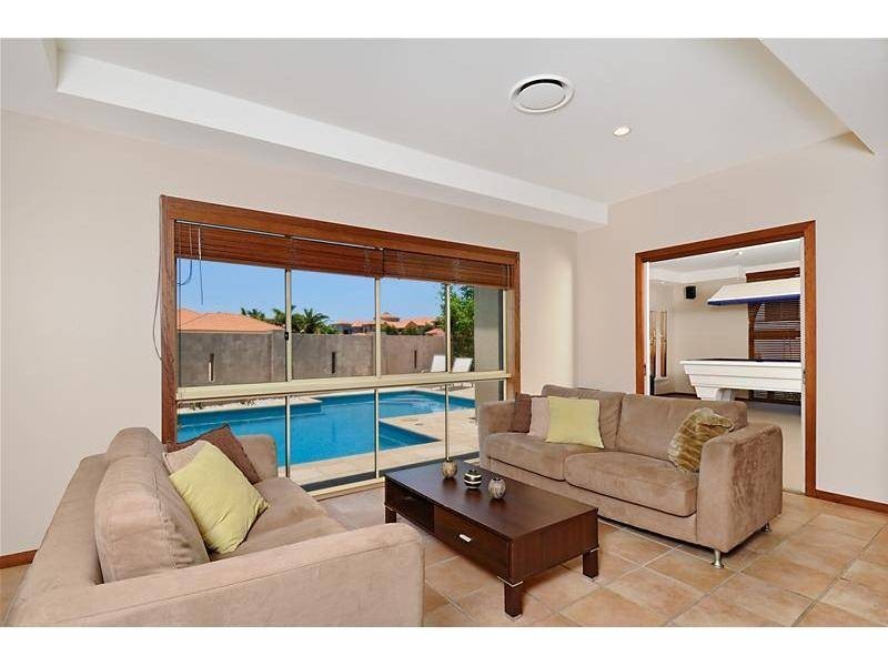 1643 Riverdale Drive, Hope Island QLD 4212