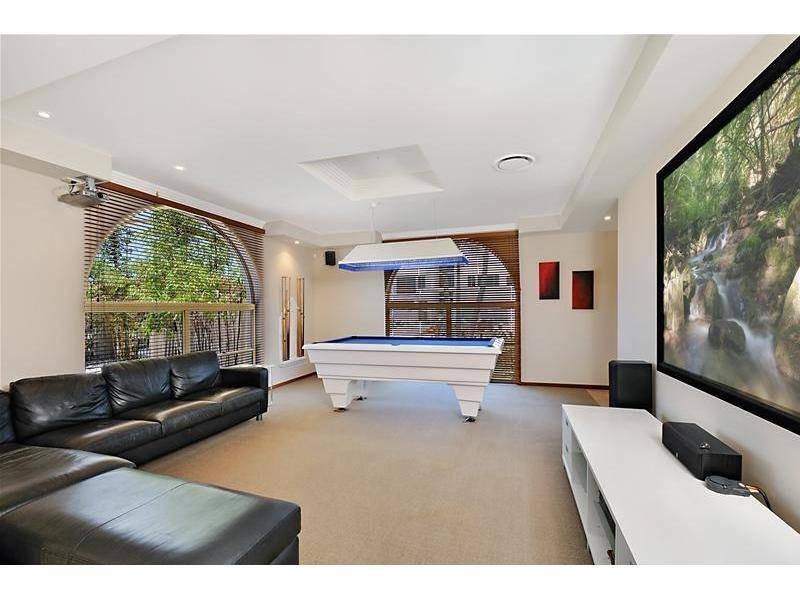 1643 Riverdale Drive, Hope Island QLD 4212