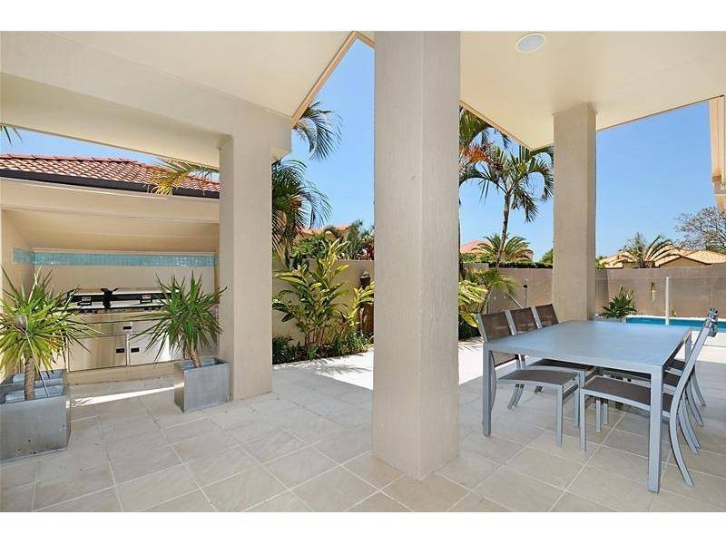 1643 Riverdale Drive, Hope Island QLD 4212