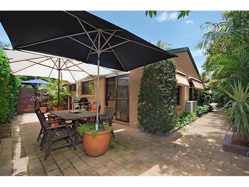 2/29 Runaway Bay Avenue, Runaway Bay QLD 4216