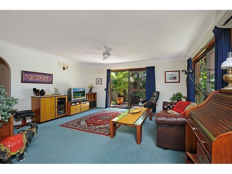 2/29 Runaway Bay Avenue, Runaway Bay QLD 4216