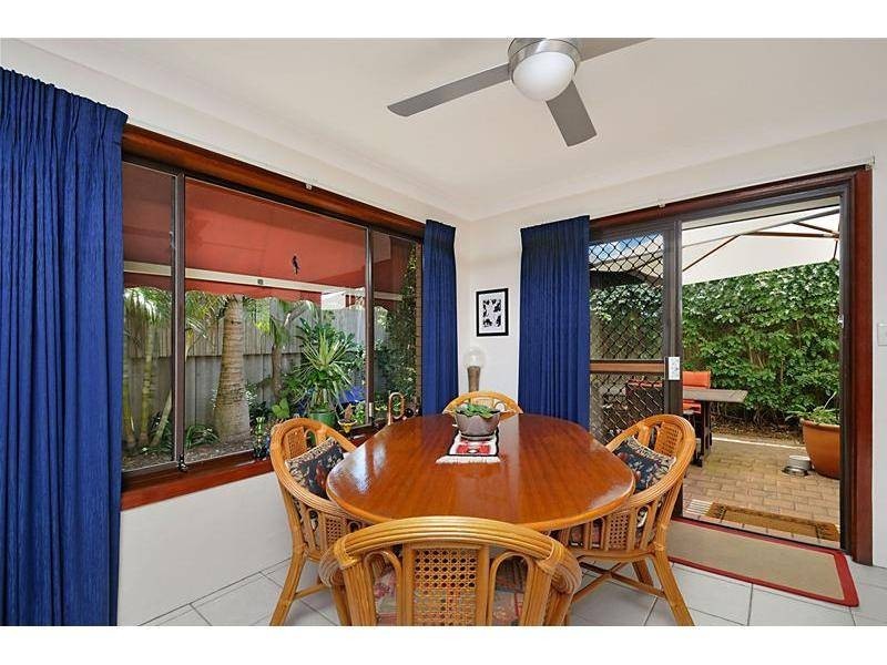 2/29 Runaway Bay Avenue, Runaway Bay QLD 4216