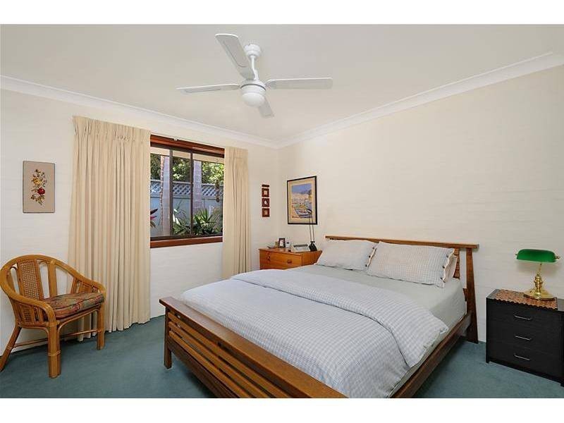 2/29 Runaway Bay Avenue, Runaway Bay QLD 4216