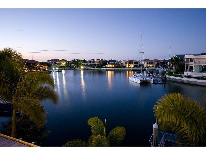 Sovereign Islands QLD 4216