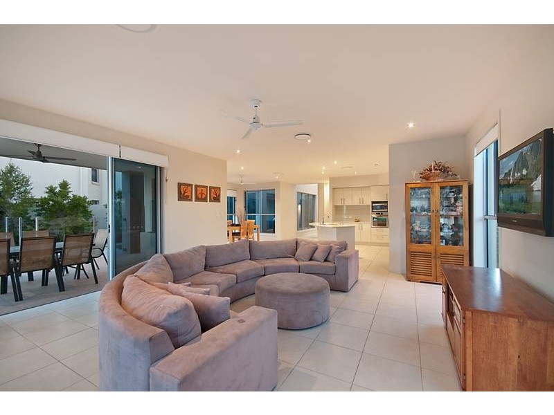 6188 Bolsena Circuit, Hope Island QLD 4212