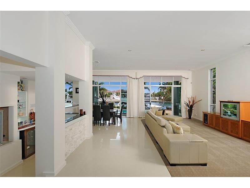 11 Excalibur Court, Sovereign Islands QLD 4216
