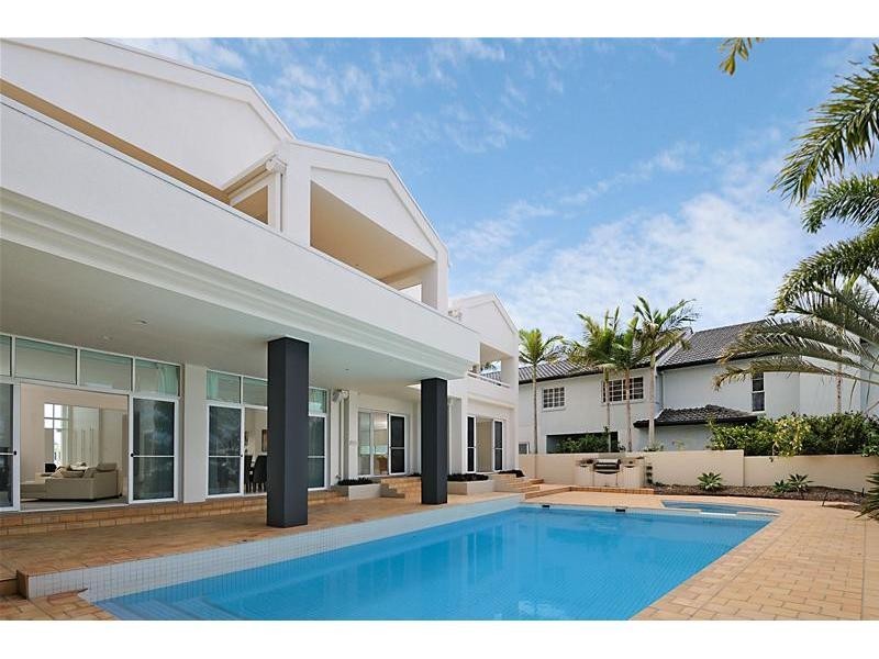 11 Excalibur Court, Sovereign Islands QLD 4216