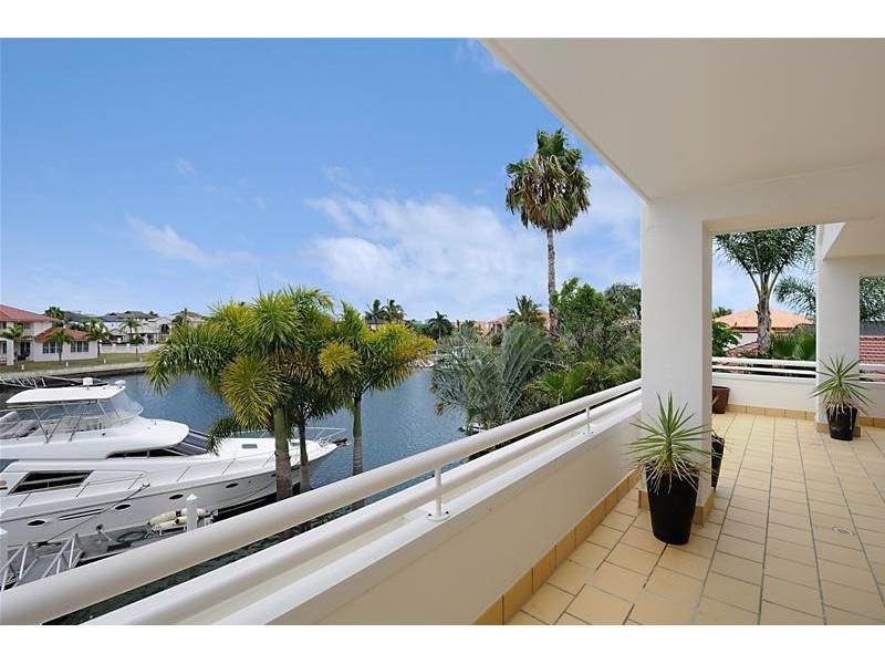 11 Excalibur Court, Sovereign Islands QLD 4216