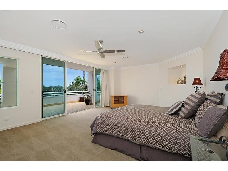 11 Excalibur Court, Sovereign Islands QLD 4216