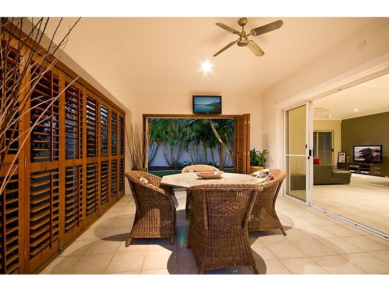 2044 Carlton Drive, Hope Island QLD 4212