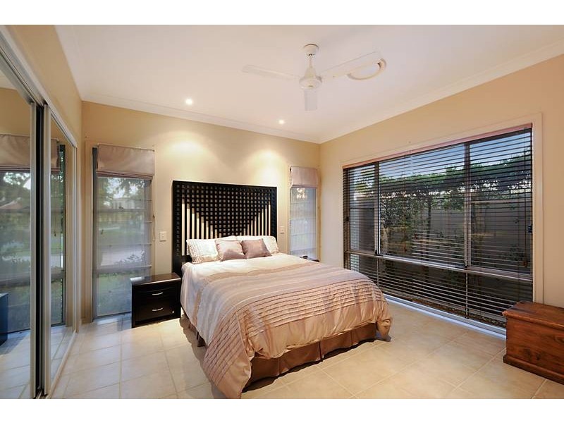 2044 Carlton Drive, Hope Island QLD 4212