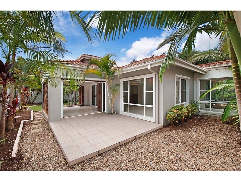 2044 Carlton Drive, Hope Island QLD 4212