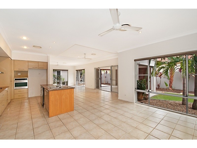 2044 Carlton Drive, Hope Island QLD 4212