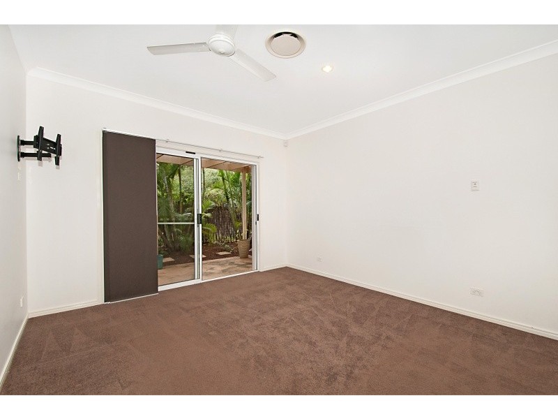 2044 Carlton Drive, Hope Island QLD 4212