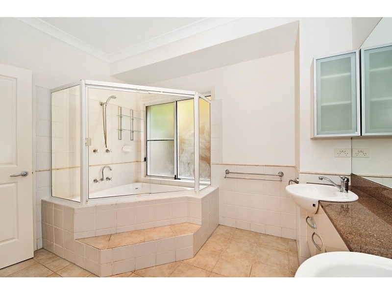 2044 Carlton Drive, Hope Island QLD 4212