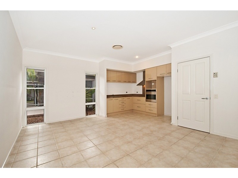 2044 Carlton Drive, Hope Island QLD 4212