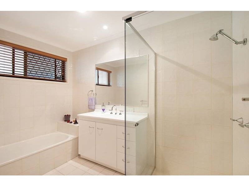 5 Menindee Ave, Coombabah QLD 4216