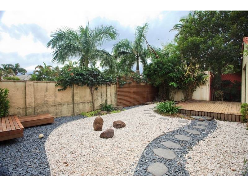 3 Larne Avenue, Sorrento QLD 4217