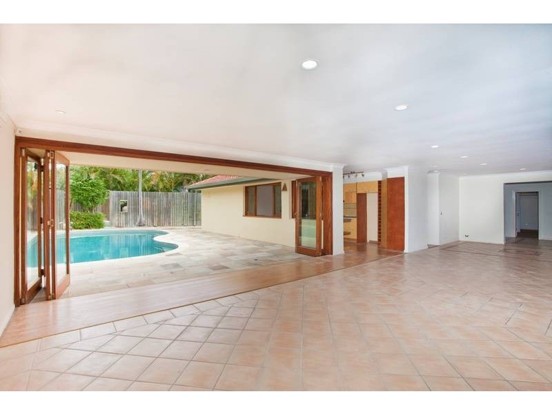 3 Larne Avenue, Sorrento QLD 4217