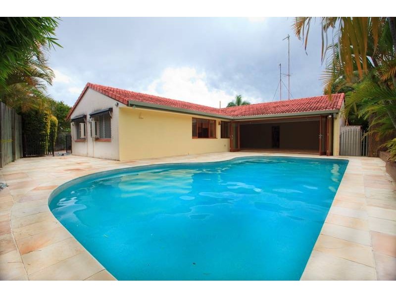 3 Larne Avenue, Sorrento QLD 4217