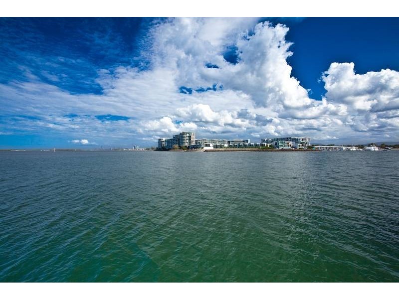 15 King Arthurs Court, Sovereign Islands QLD 4216