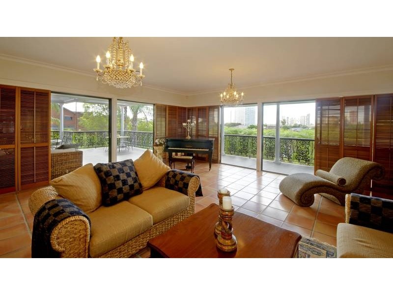 19 Wildash Street, Southport QLD 4215