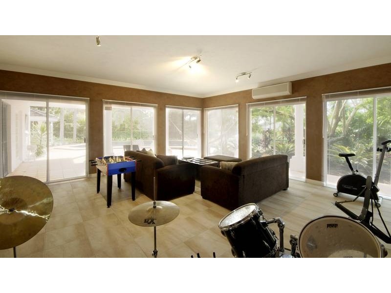 19 Wildash Street, Southport QLD 4215