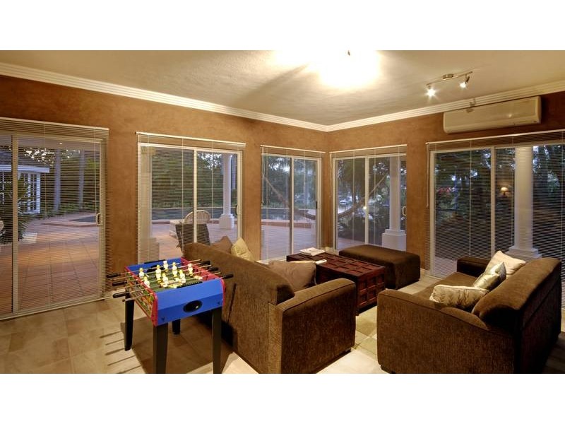 19 Wildash Street, Southport QLD 4215