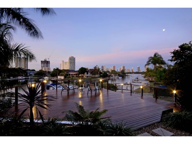 19 Wildash Street, Southport QLD 4215