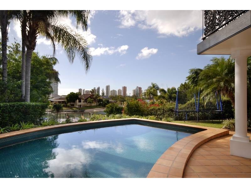 19 Wildash Street, Southport QLD 4215