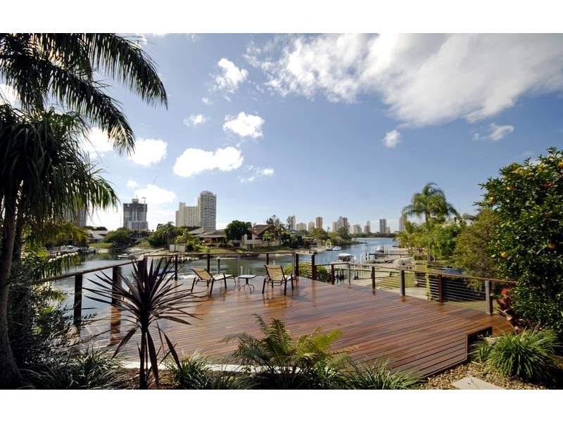 19 Wildash Street, Southport QLD 4215