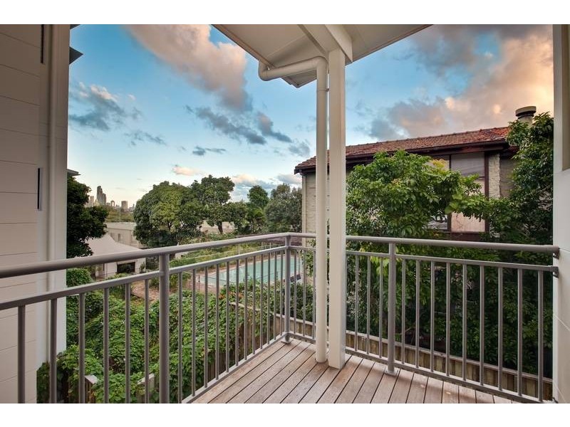2/29 Bauer Street, Southport QLD 4215