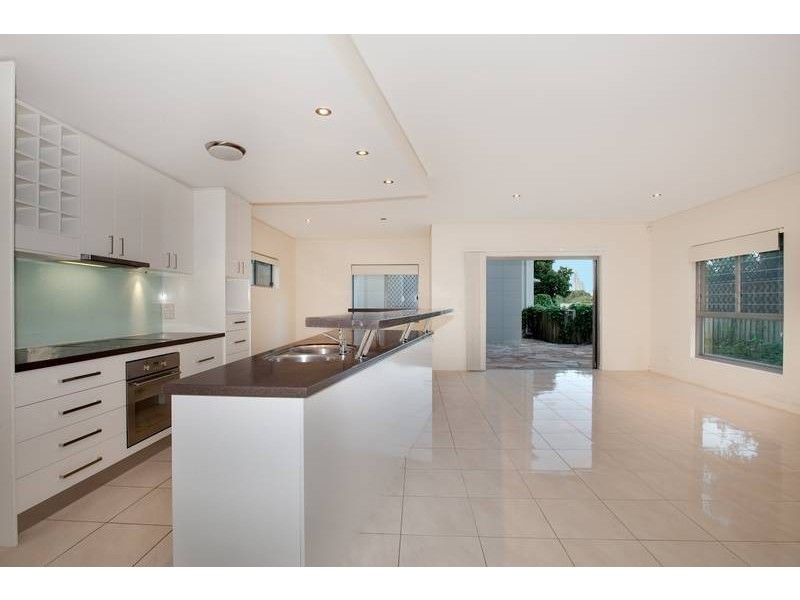 2/29 Bauer Street, Southport QLD 4215