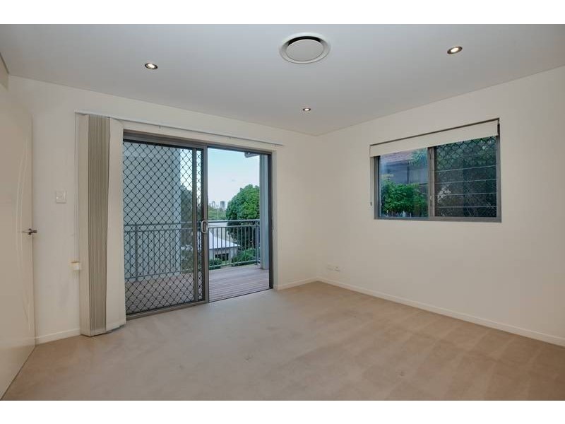 2/29 Bauer Street, Southport QLD 4215