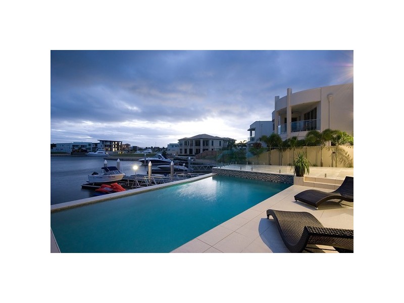 29 Royal Albert Crescent, Sovereign Islands QLD 4216