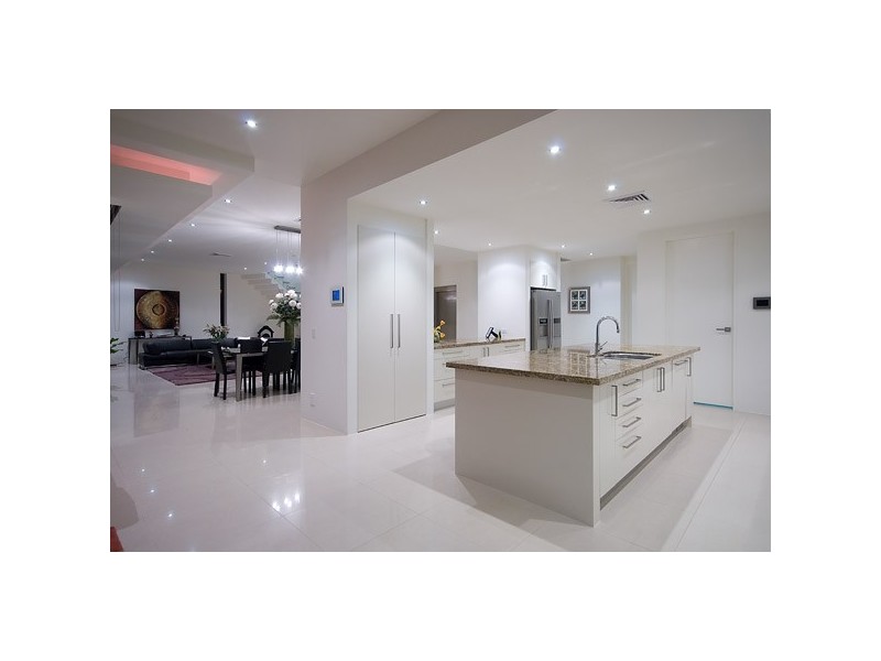 29 Royal Albert Crescent, Sovereign Islands QLD 4216