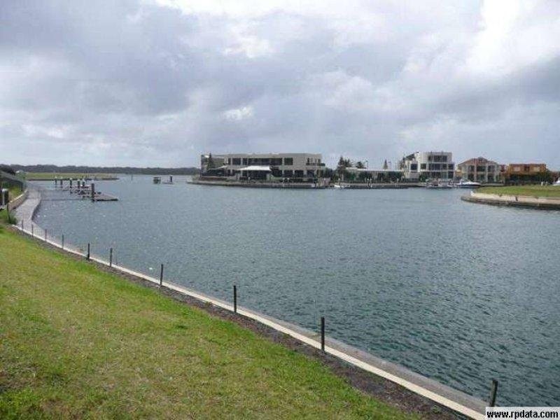 64 Royal Albert Crescent, Sovereign Islands QLD 4216