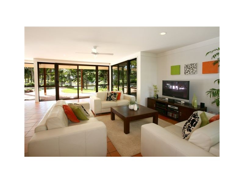 10 Maryland Avenue, Carrara QLD 4211