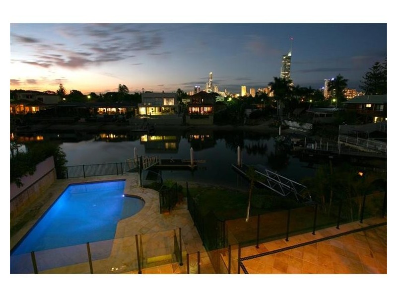 103 Amalfi Drive, Isle Of Capri QLD 4217