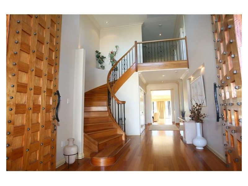 103 Amalfi Drive, Isle Of Capri QLD 4217