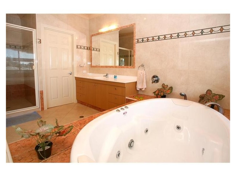 103 Amalfi Drive, Isle Of Capri QLD 4217