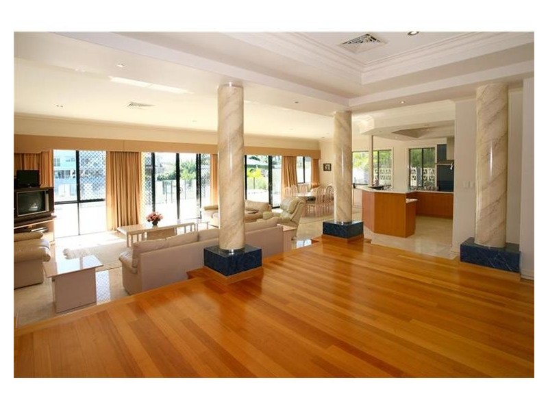 103 Amalfi Drive, Isle Of Capri QLD 4217