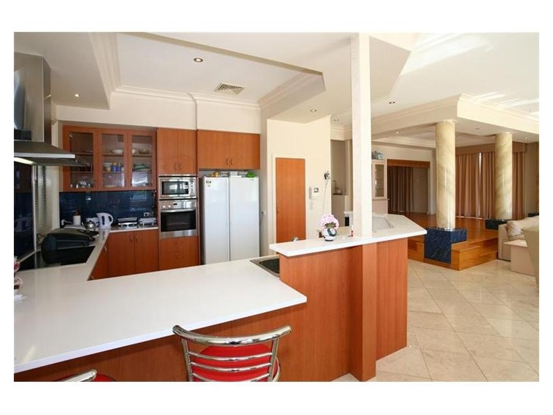 103 Amalfi Drive, Isle Of Capri QLD 4217