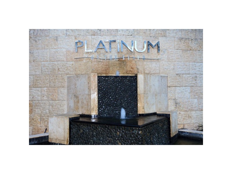 2/1 Cnr Northcliffe & Markwell Avenue, Surfers Paradise QLD 4217